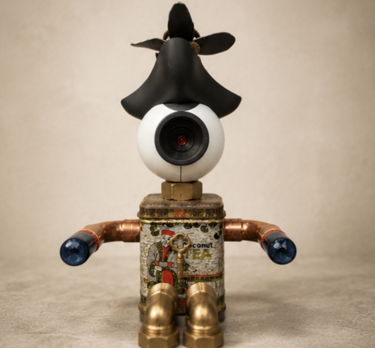 Personnage steampunk en boîte à thé — Le P'tit Chat Fée